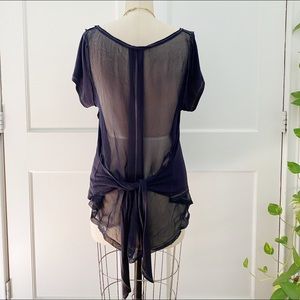 Leifnotes T-shirt w/ sheer back